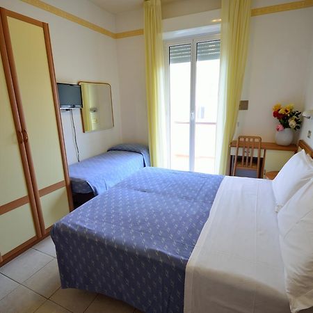 Hotel Man Лидо ди Савио Екстериор снимка