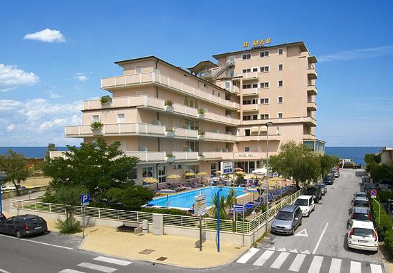 Hotel Man Лидо ди Савио Екстериор снимка