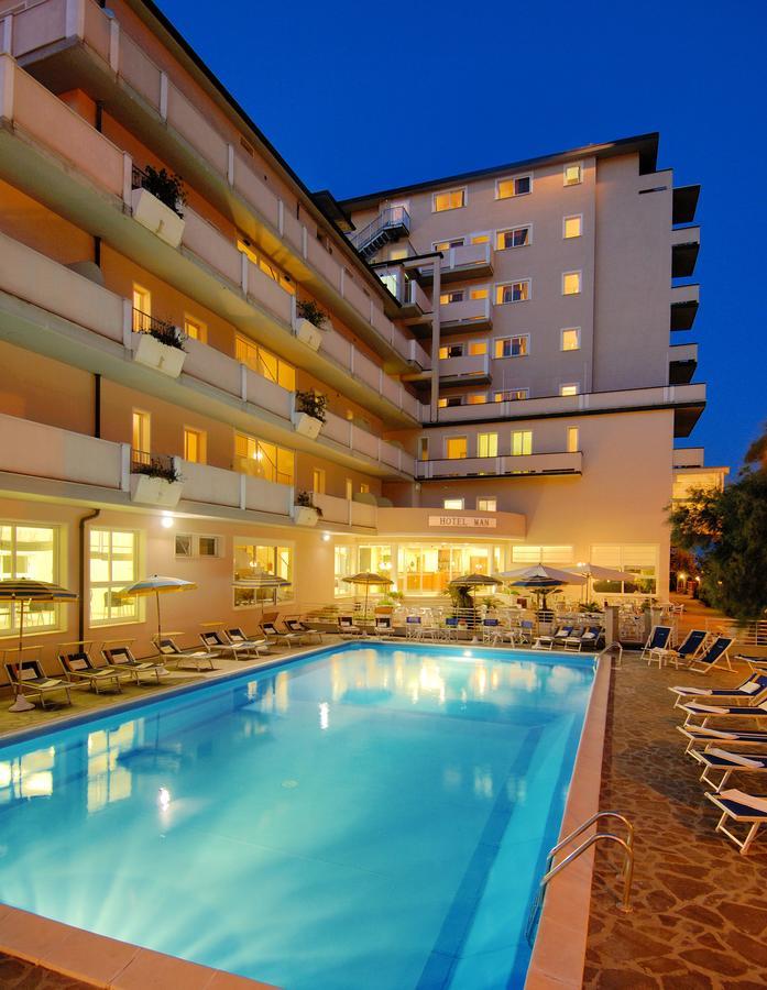 Hotel Man Лидо ди Савио Екстериор снимка