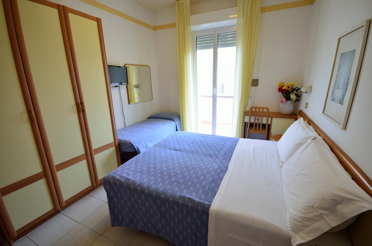 Hotel Man Лидо ди Савио Екстериор снимка