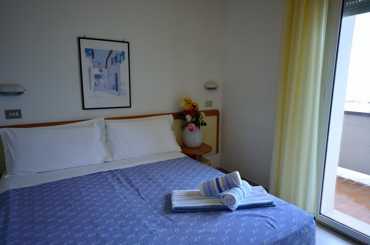 Hotel Man Лидо ди Савио Екстериор снимка