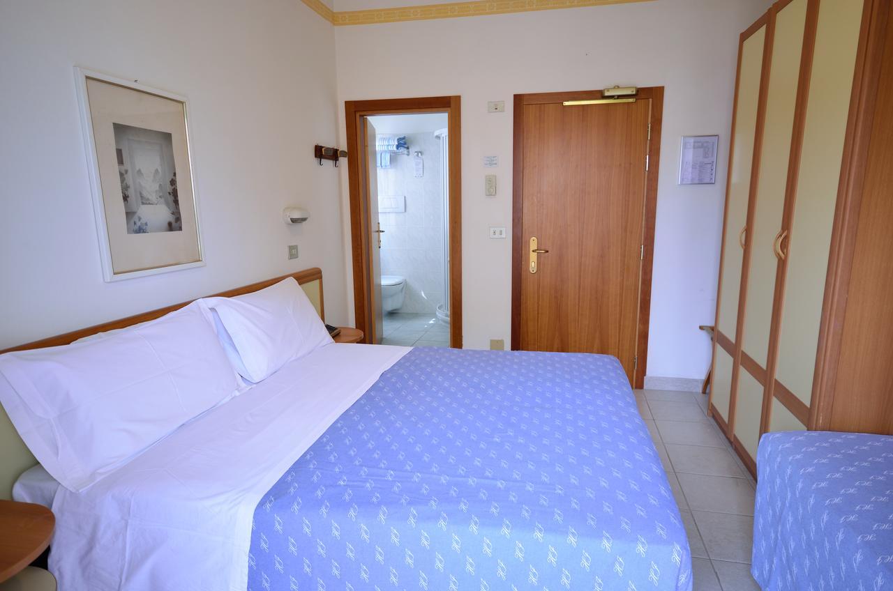 Hotel Man Лидо ди Савио Екстериор снимка