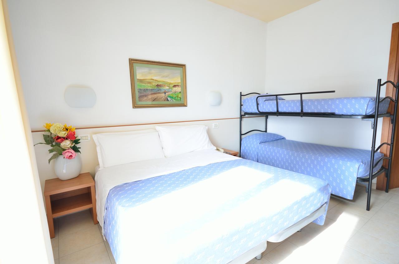 Hotel Man Лидо ди Савио Екстериор снимка