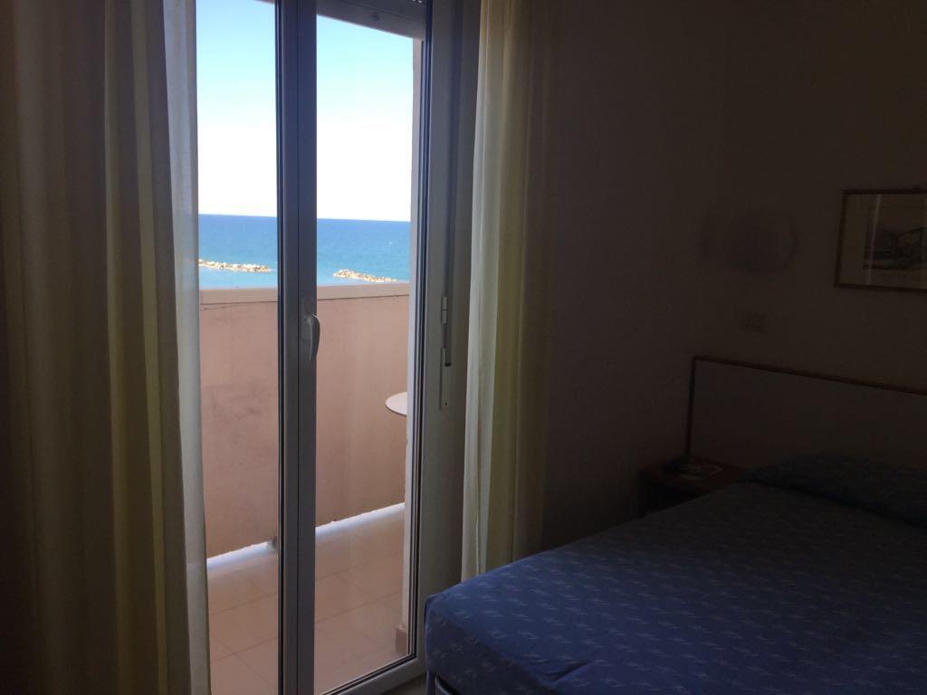 Hotel Man Лидо ди Савио Екстериор снимка