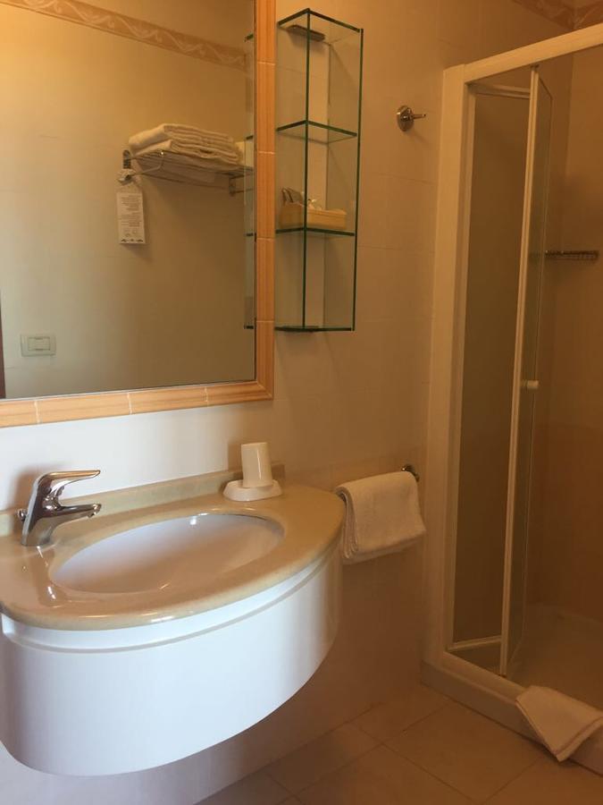 Hotel Man Лидо ди Савио Екстериор снимка