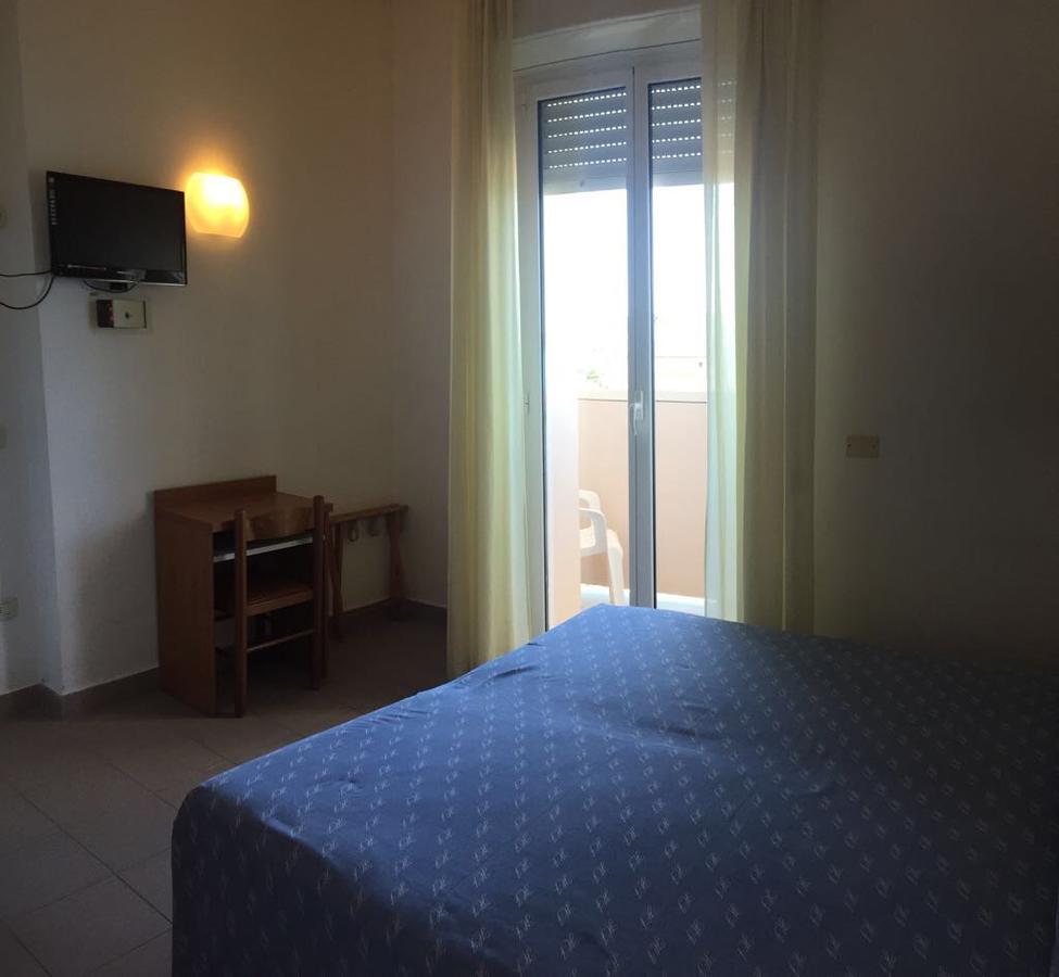 Hotel Man Лидо ди Савио Екстериор снимка