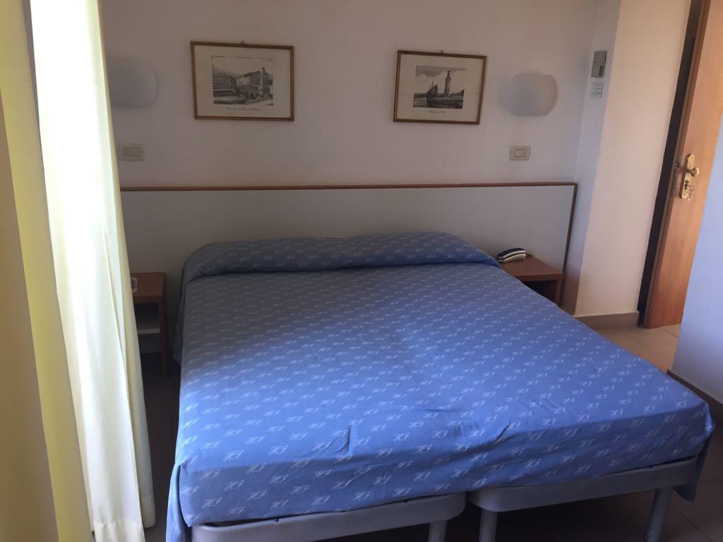 Hotel Man Лидо ди Савио Екстериор снимка